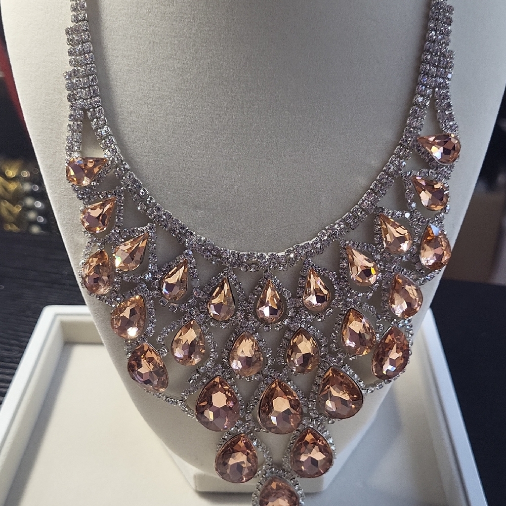 Elegant Silver and Gold Teardrop Necklace